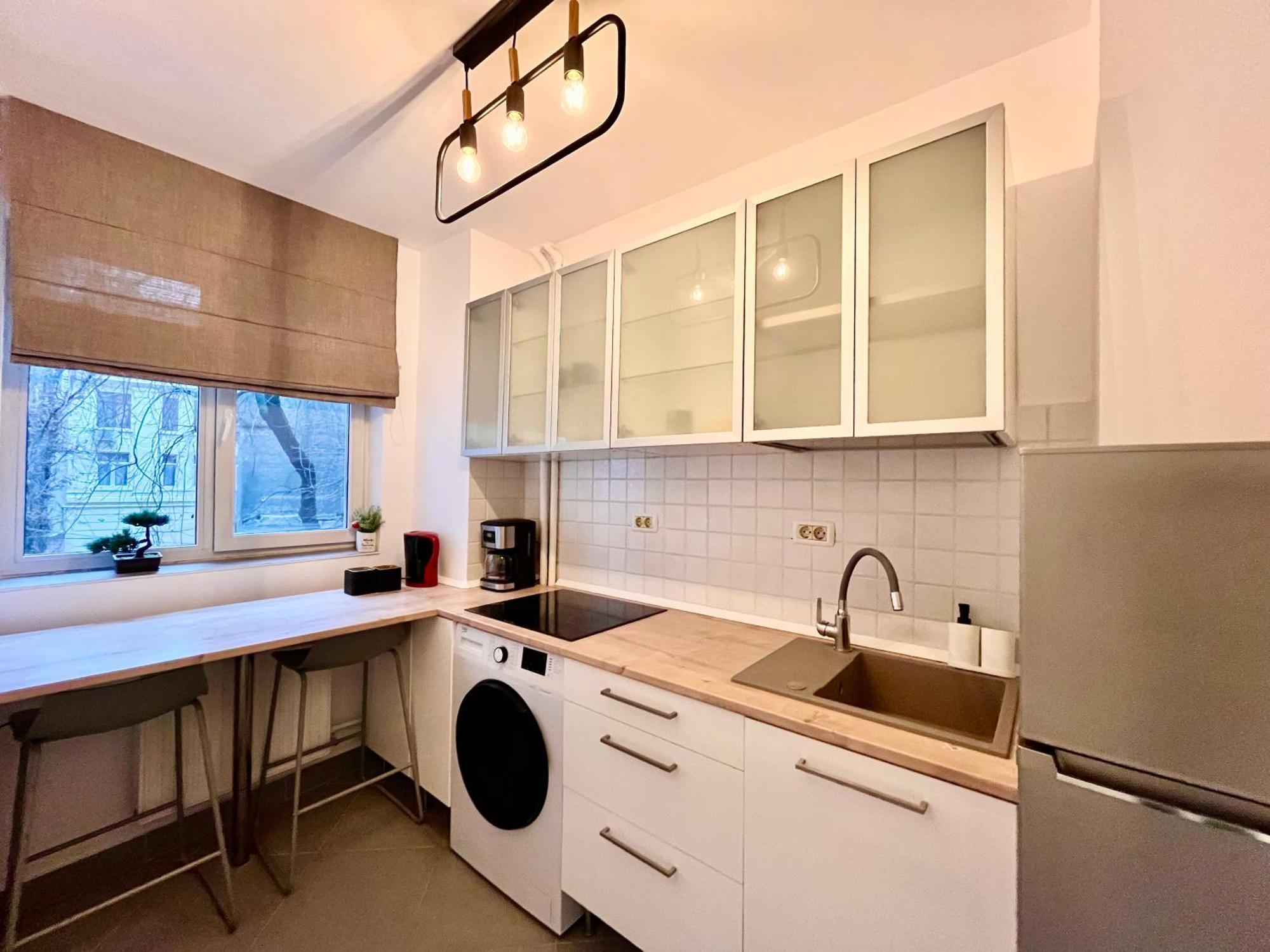 Cozy Apartment With Balcony Бухарест Экстерьер фото